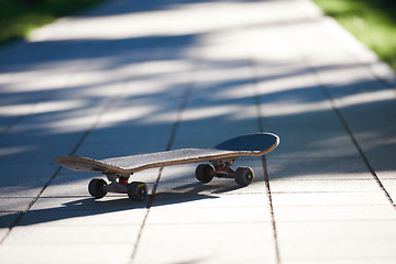 Image showing Old used skateboard on street