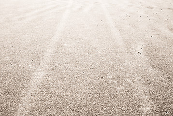 Image showing tyre tracks on the sand