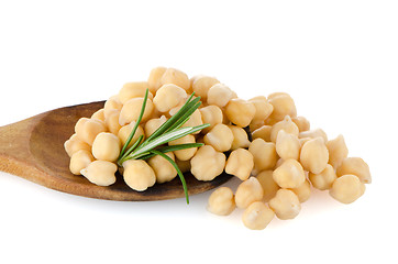 Image showing Chickpeas over wooden spoon