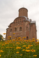 Image showing Pyatnitska church in Chernihiv behind the flowers