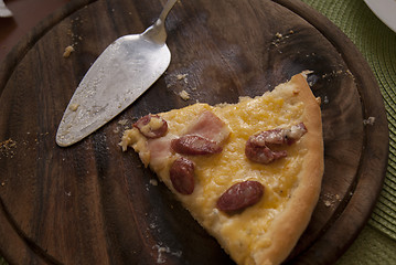 Image showing piece of pizza on the tray