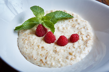 Image showing oatmeal with raspberries