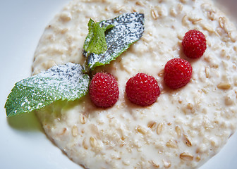 Image showing oatmeal with raspberries