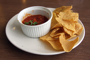 Image showing Nachos and salsa