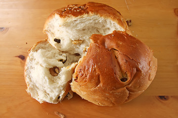 Image showing Nut and raisin bread