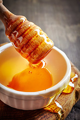 Image showing honey pouring into bowl