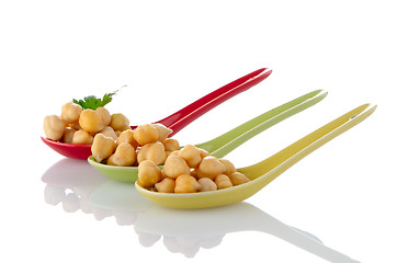 Image showing chickpeas over spoons