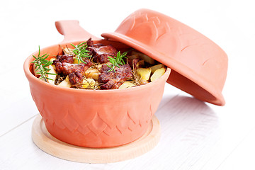 Image showing clay pot with meat