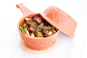 Image showing clay pot with meat