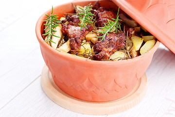 Image showing clay pot with meat