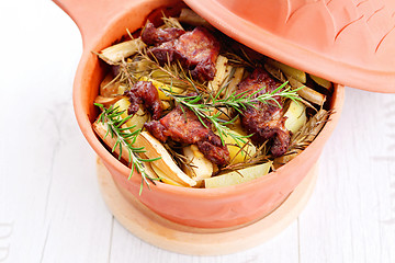 Image showing clay pot with meat