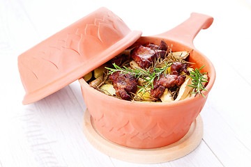 Image showing clay pot with meat