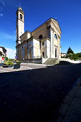 Image showing  italy  lombardy     in  the carnago    closed brick   step    w