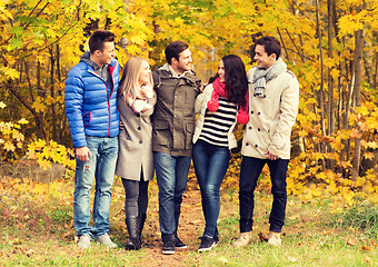 Image showing group of smiling men and women in autumn park