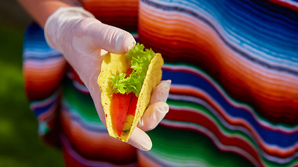 Image showing Chef making tacos at a street cafe