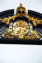 Image showing in london england the old metal gate  royal palace