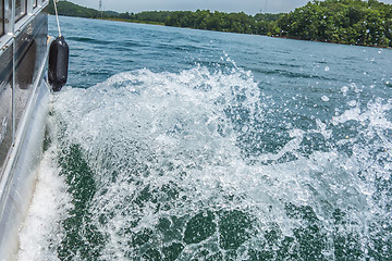 Image showing Waves on lake behind the speed boat  