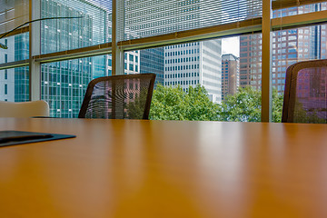 Image showing office table and chair across in corporate office 