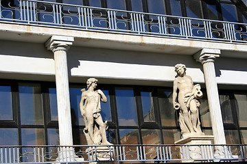 Image showing Statues and buildings