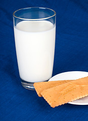 Image showing milk with cookies