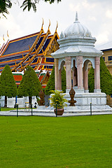 Image showing  pavement gold    temple   in   bangkok pink
