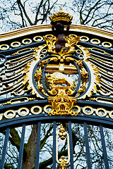 Image showing in london england the old metal gate  royal palace