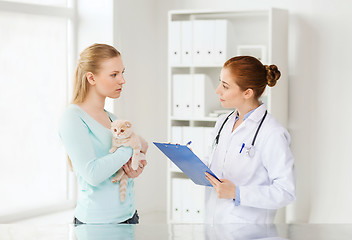 Image showing woman with cat and doctor at vet clinic