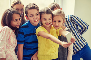 Image showing group of school kids taking selfie with smartphone