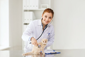 Image showing happy veterinarian with kitten at vet clinic