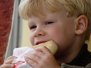 Image showing boy eating