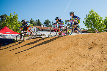Image showing Kids racing