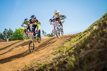 Image showing Andre Martins leading the race