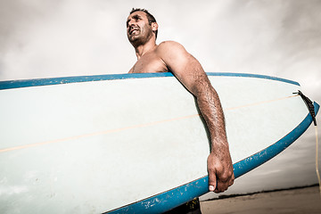 Image showing Surfer wathing the waves