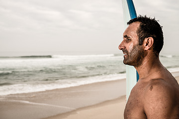 Image showing Surfer wathing the waves