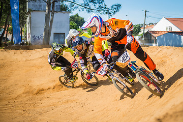 Image showing Alejandro Quim leading the race