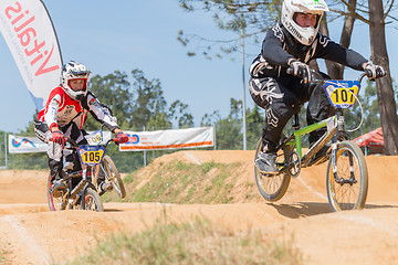 Image showing Jose Duran followed by Hugo Ferreira