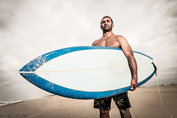 Image showing Surfer wathing the waves