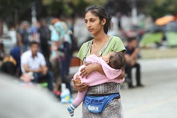 Image showing Syrian refugee woman with child in Belgrade