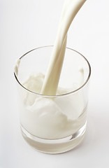 Image showing pouring milk