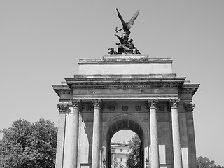 Image showing Black and white Wellington arch in London