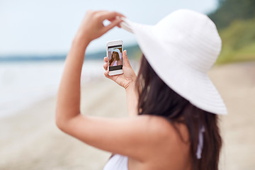 Image showing young woman taking selfie with smartphone