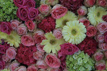 Image showing Yellow and pink bridal flowers