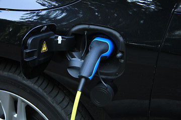 Image showing Hybrid car recharge