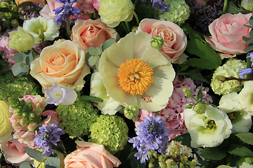 Image showing Mixed bridal arrangement