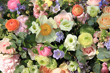 Image showing Mixed bridal arrangement