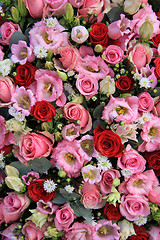 Image showing Red, pink and white wedding arrangement