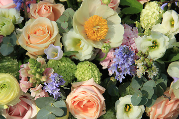 Image showing Mixed bridal arrangement