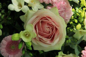Image showing Bridal flower arrangement in pink and white
