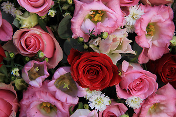 Image showing Red, pink and white wedding arrangement