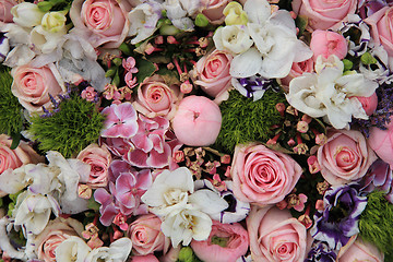 Image showing Mixed pink wedding arrangement